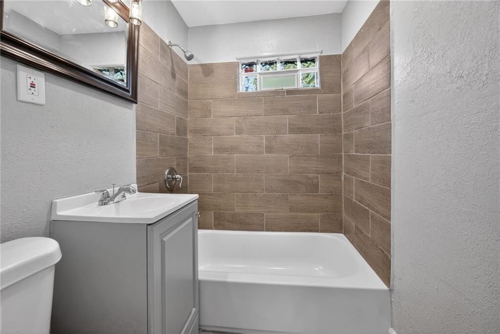 123 N Drury Street — photo 15