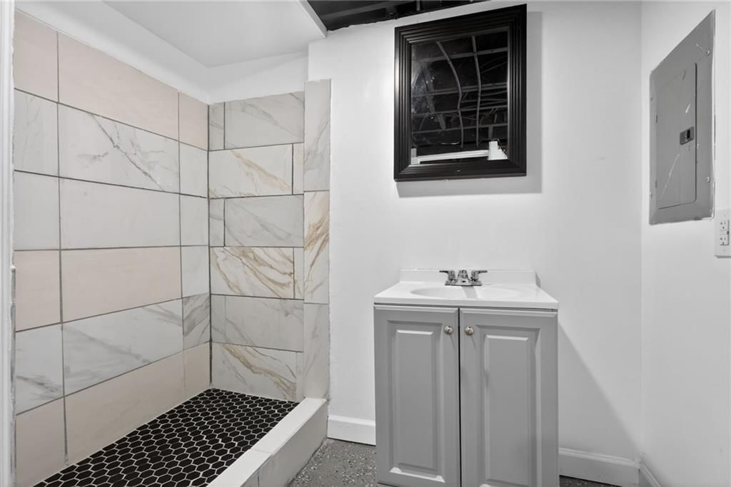 123 N Drury Street — photo 20