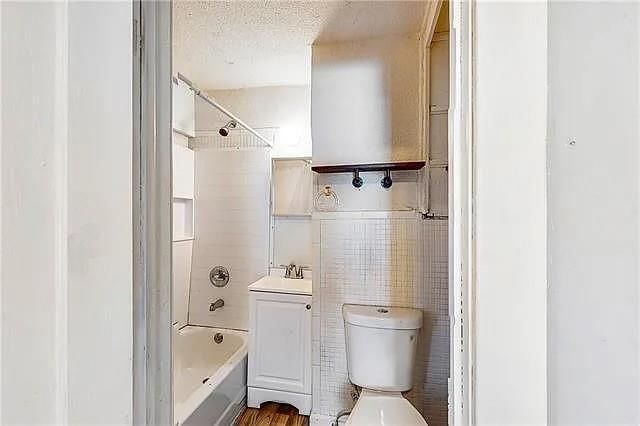4028 E 68th Terrace — photo 9