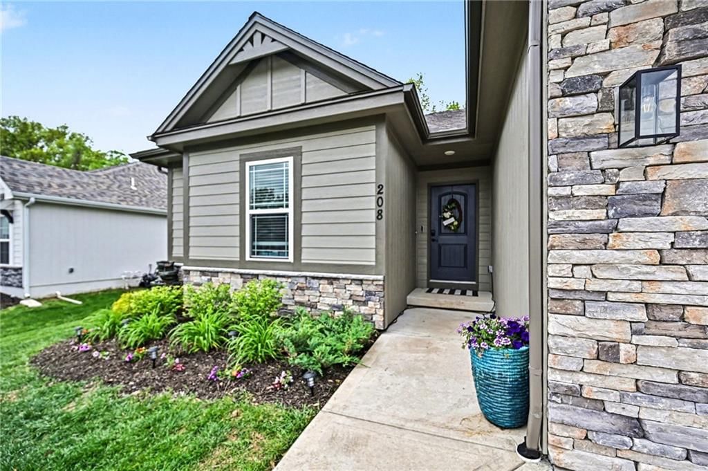 208 S MARIMACK Court — photo 4