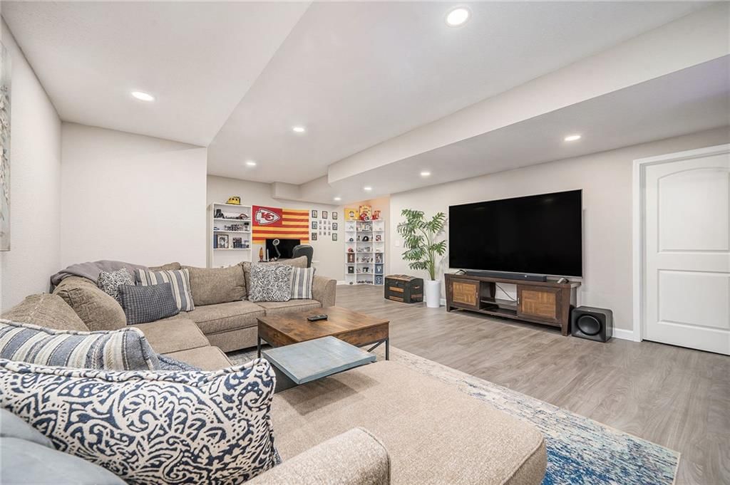 208 S MARIMACK Court — photo 22