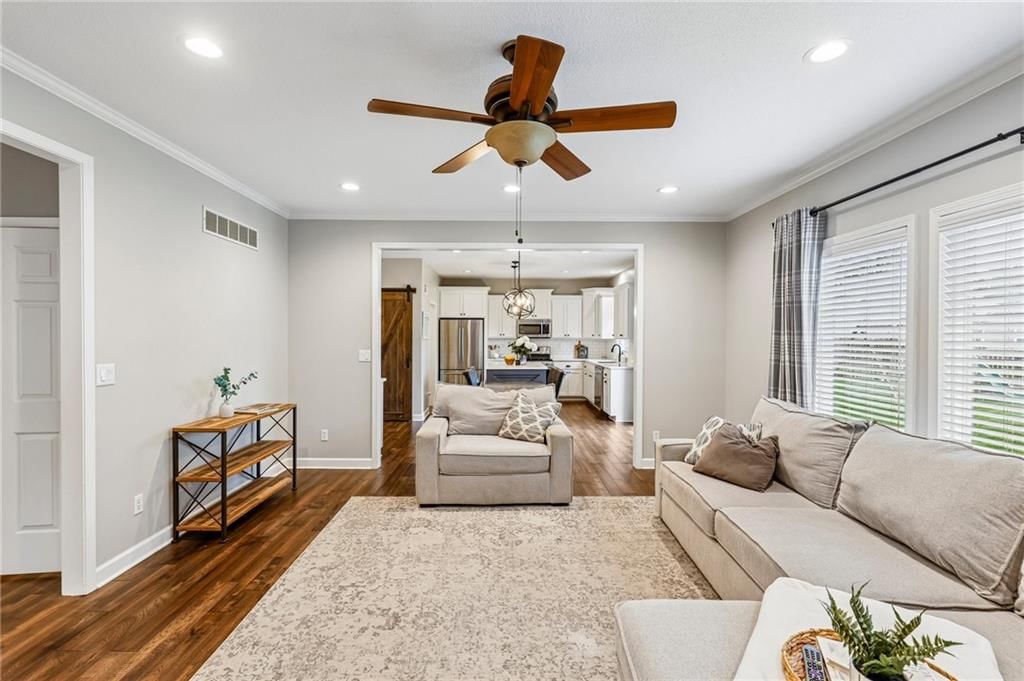 1116 SW Crossing Drive — photo 4
