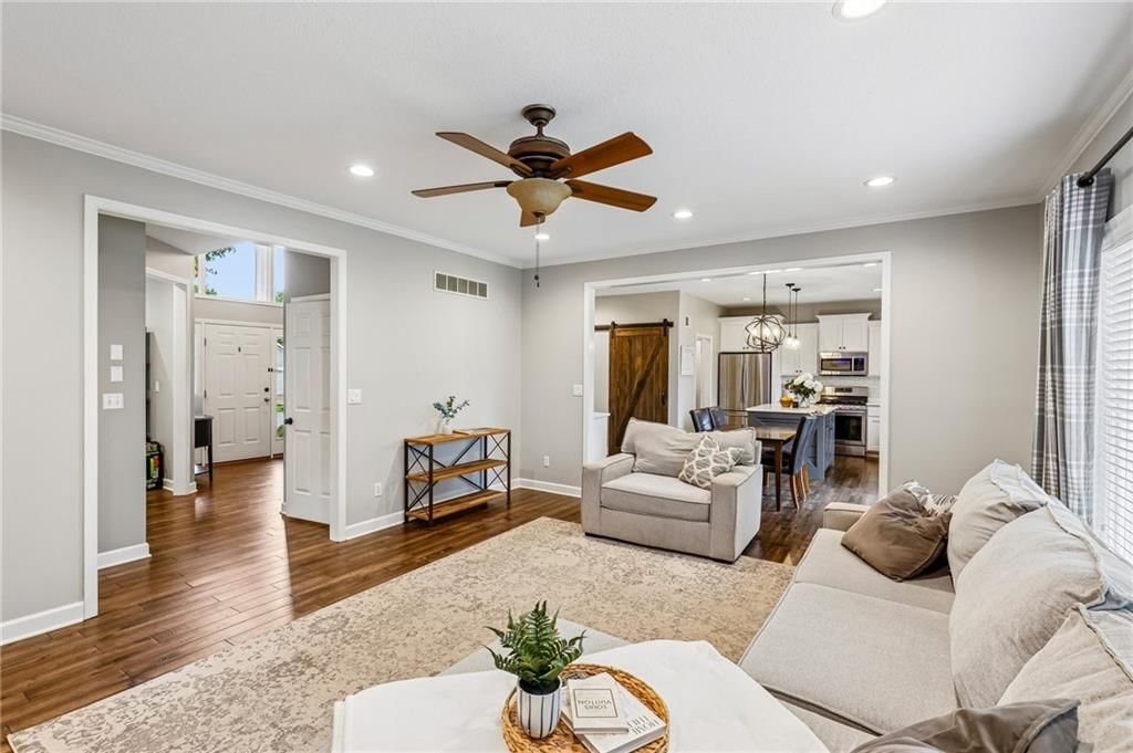 1116 SW Crossing Drive — photo 5