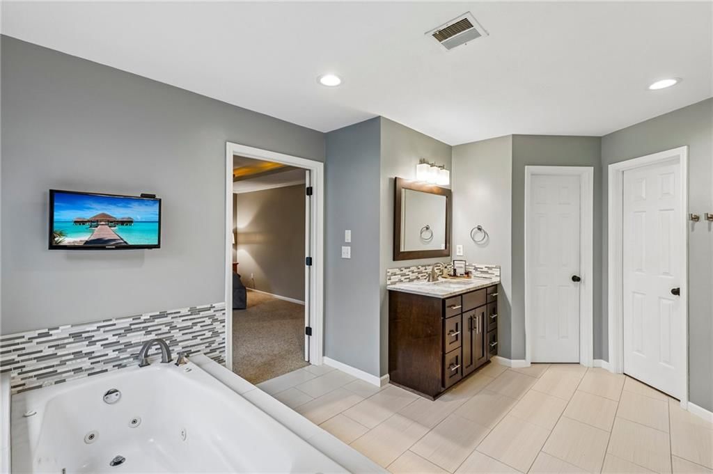 1116 SW Crossing Drive — photo 17