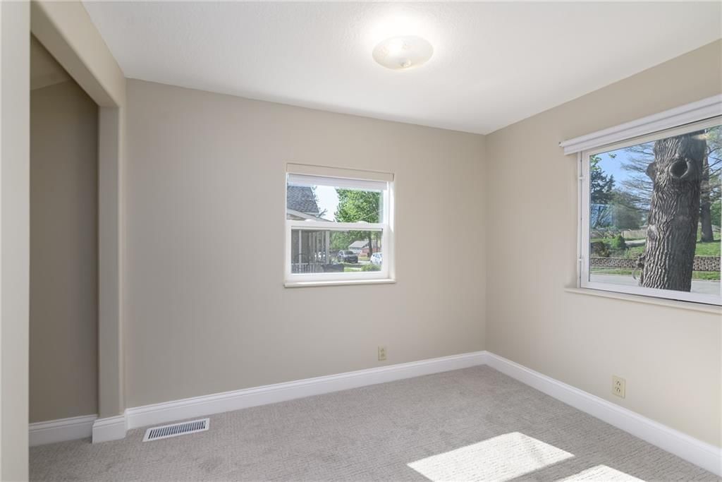 811 Dakota Street — photo 11