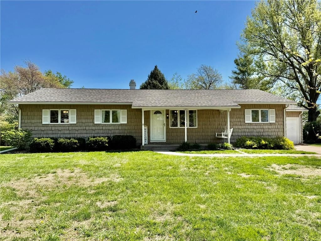1231 Crestview Drive, Maryville, MO