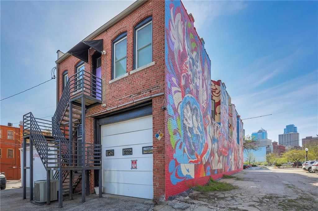 120-122 W 5th Street — photo 12