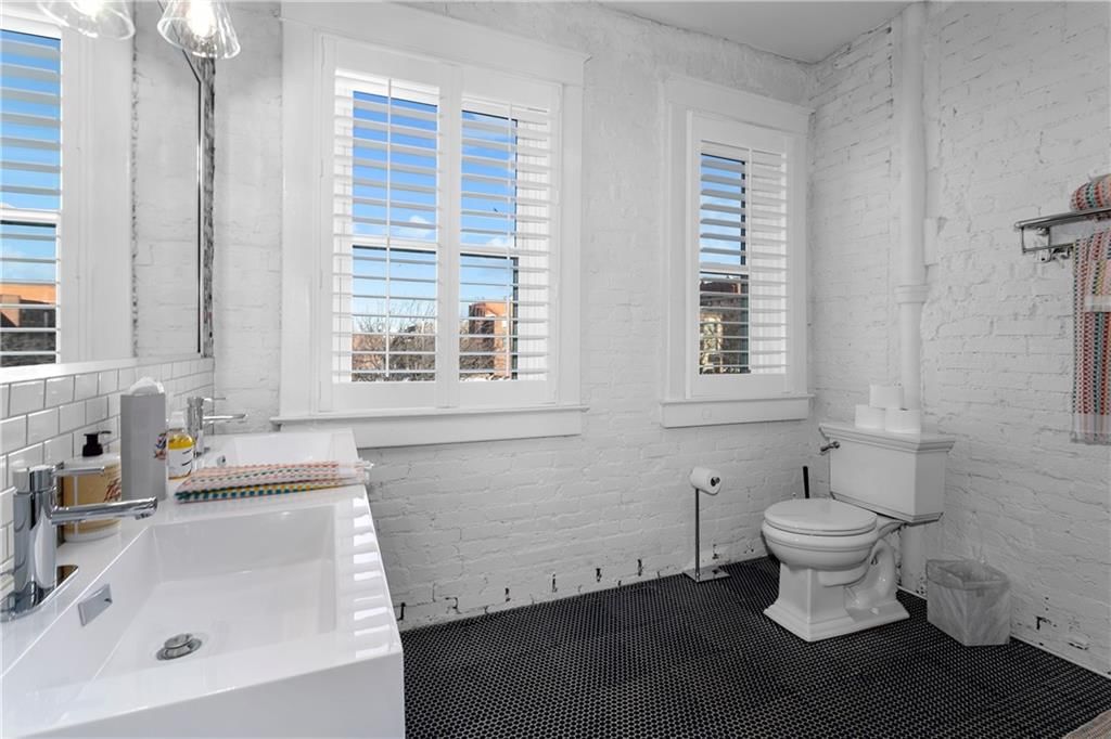 120-122 W 5th Street — photo 42