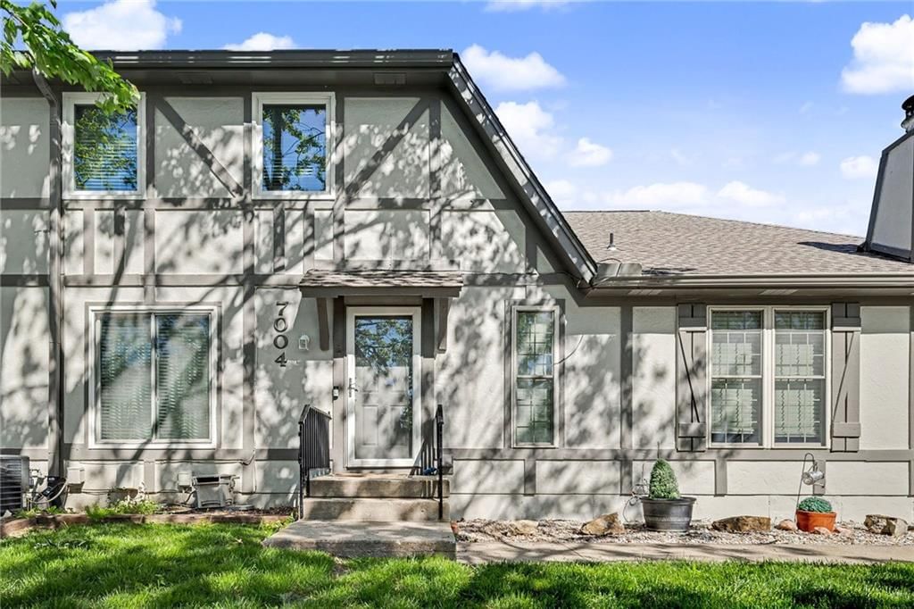7004 N Fisk Court — photo 2