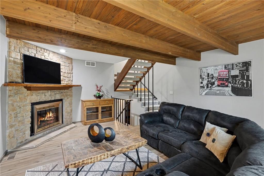 7004 N Fisk Court — photo 3