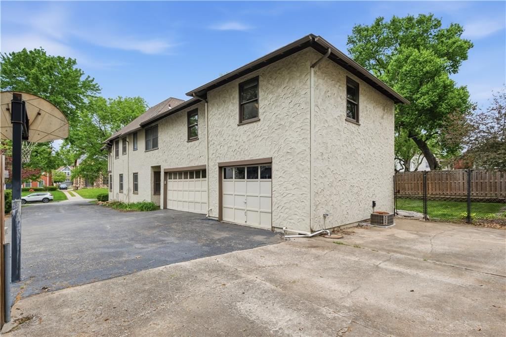 1211 W 61st Terrace — photo 44