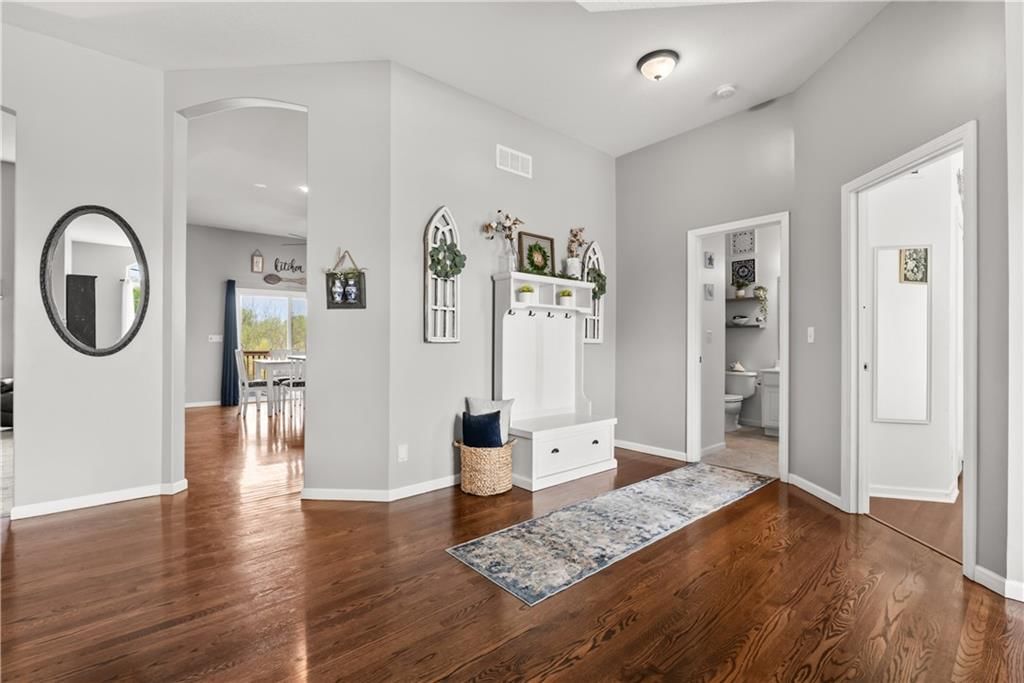 10312 N Hedges Avenue — photo 9