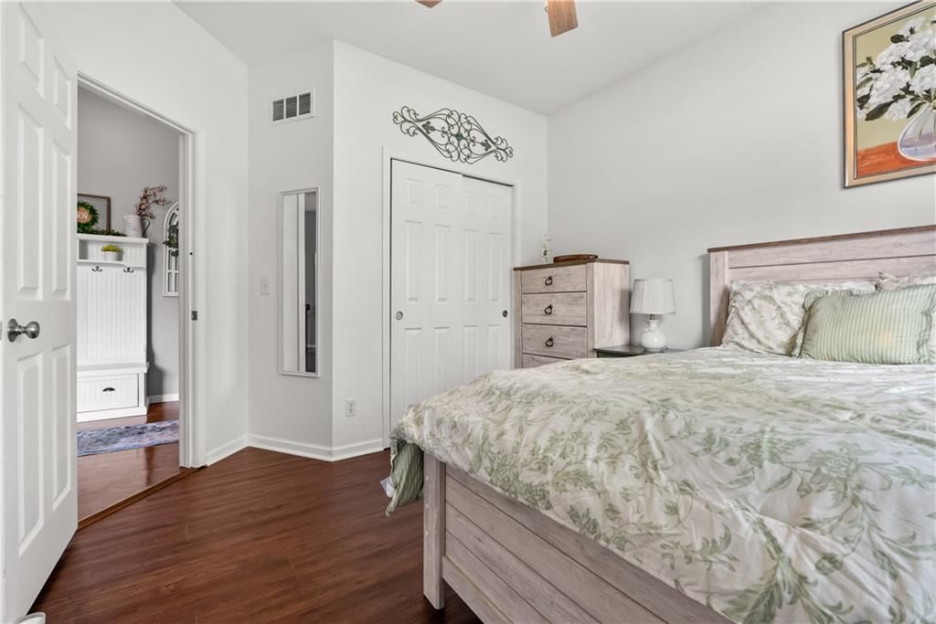 10312 N Hedges Avenue — photo 29