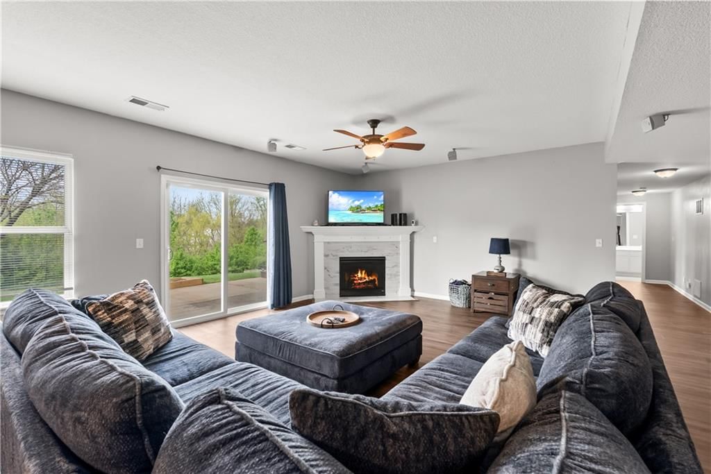 10312 N Hedges Avenue — photo 33