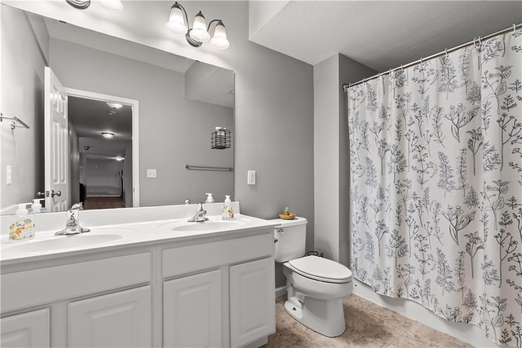 10312 N Hedges Avenue — photo 41