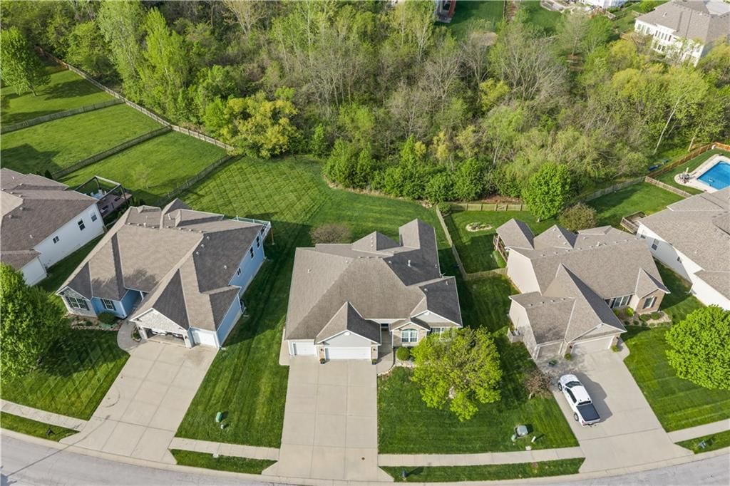10312 N Hedges Avenue — photo 45