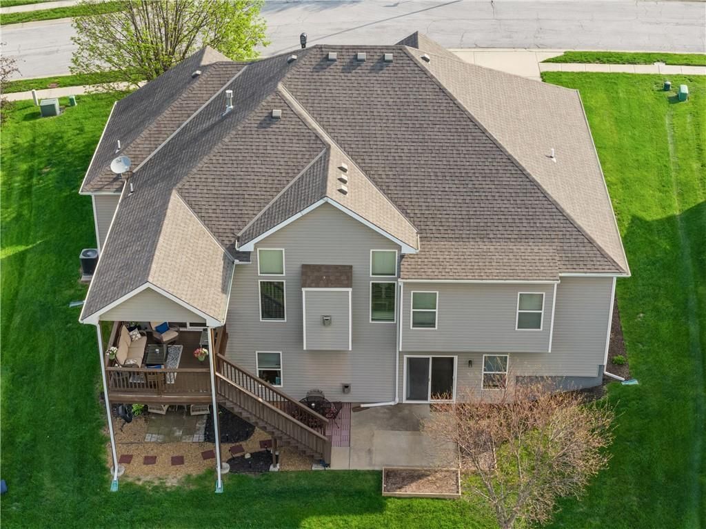 10312 N Hedges Avenue — photo 47
