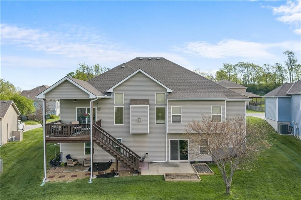 10312 N Hedges Avenue — photo 48