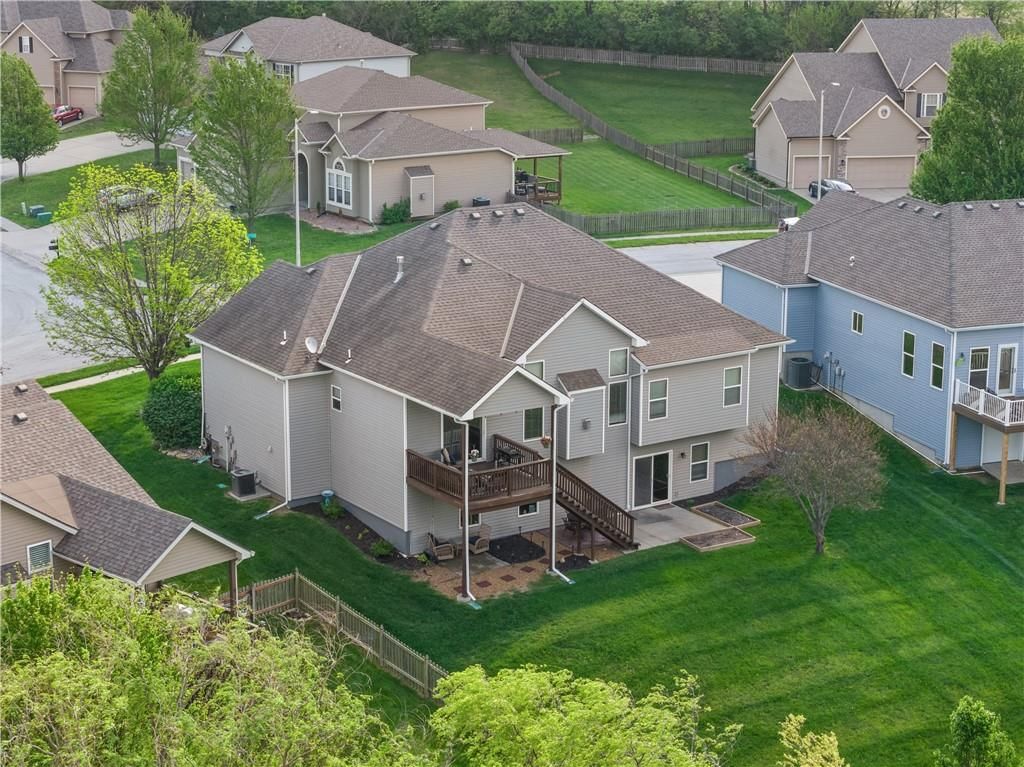 10312 N Hedges Avenue — photo 50