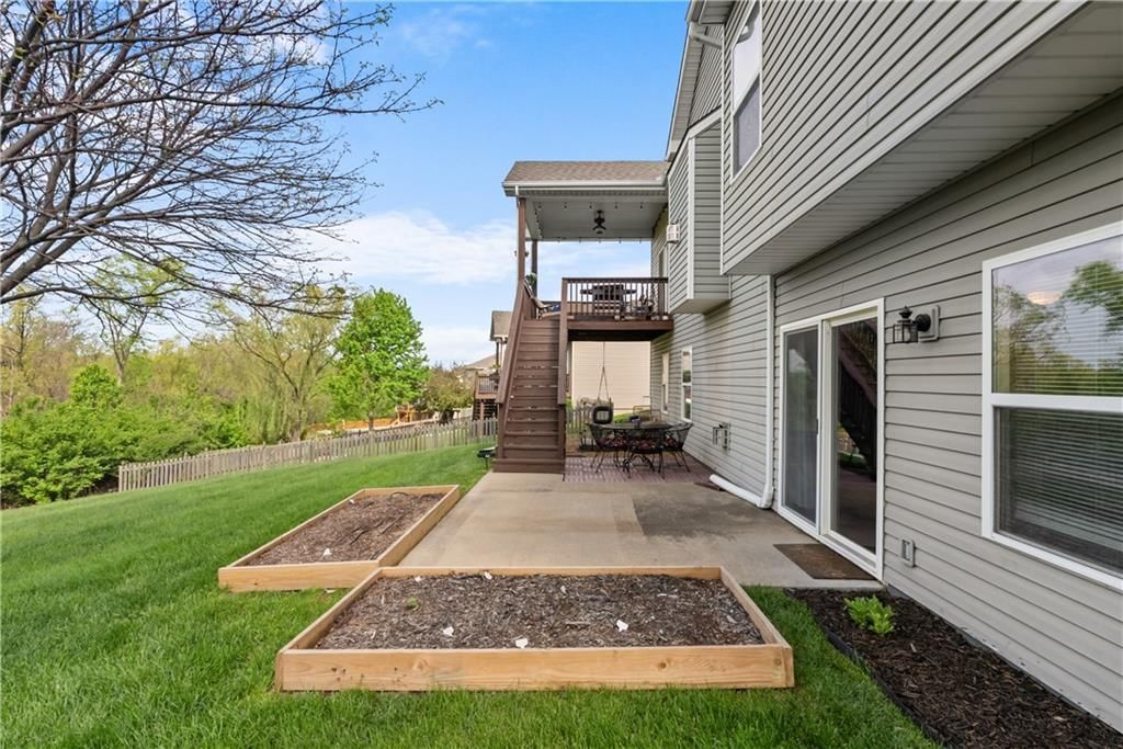 10312 N Hedges Avenue — photo 52