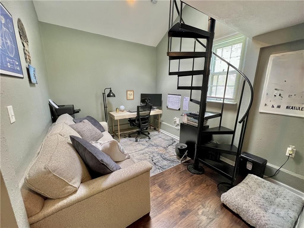 8207 Hemlock Street — photo 18