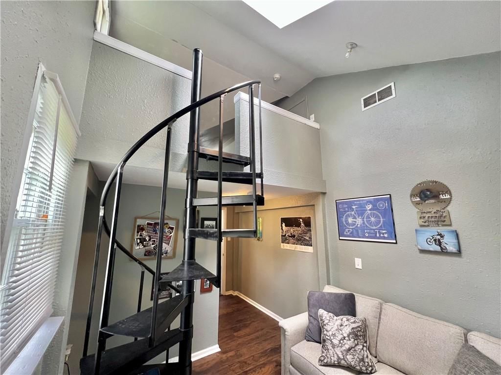 8207 Hemlock Street — photo 19