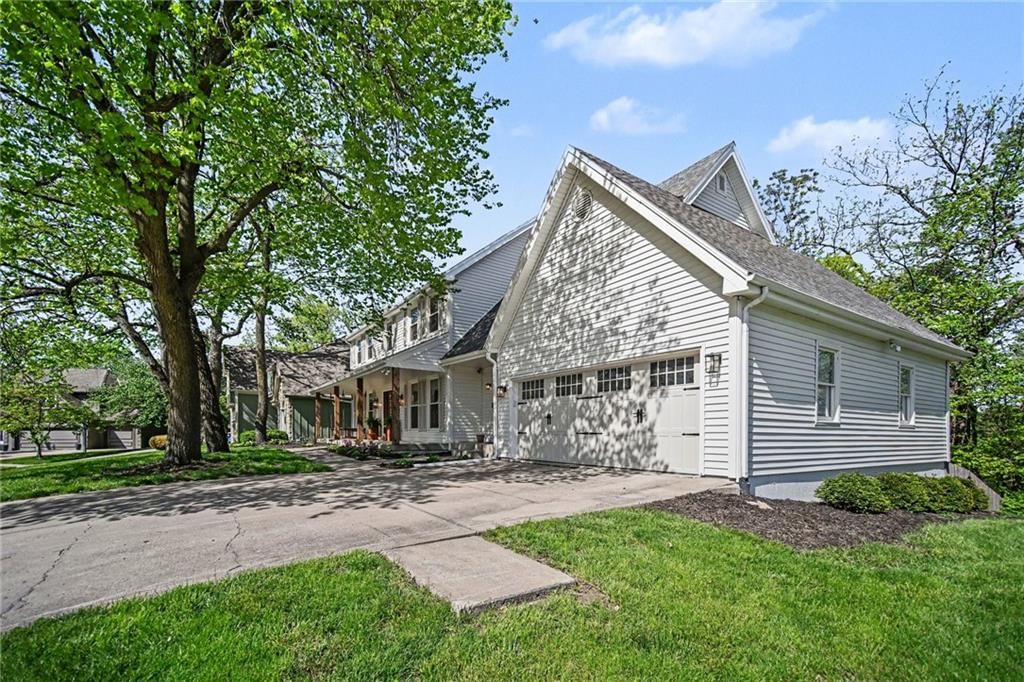 1129 Camelot Hill Street — photo 3