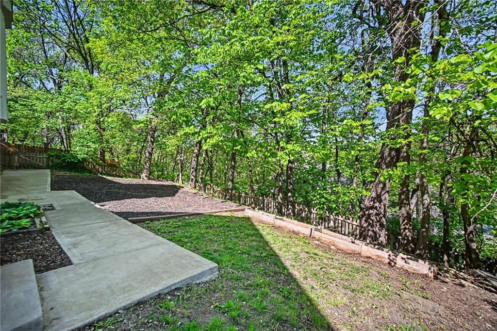 1129 Camelot Hill Street — photo 34