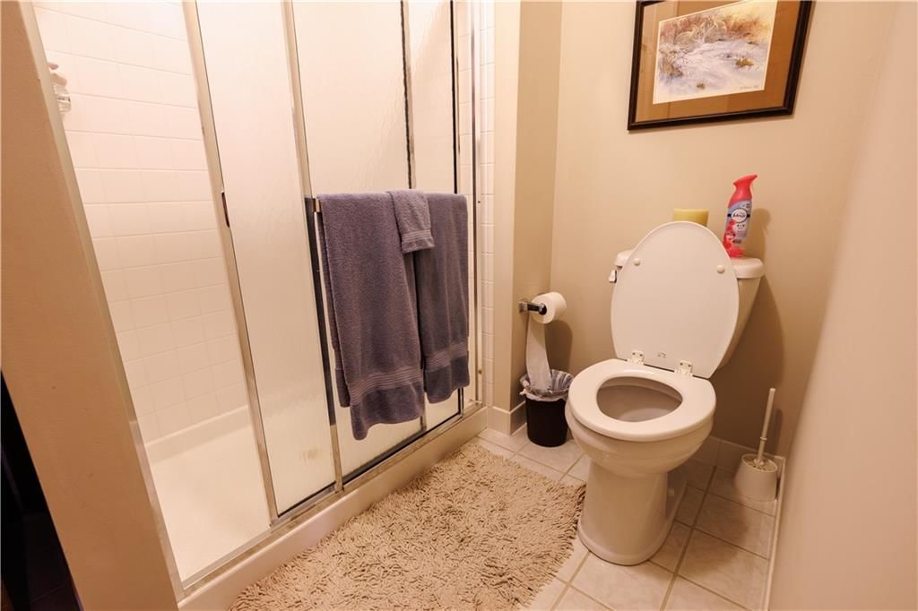 Photo 33 of 44 - 5611 NW Oak Ridge Court, Platte Woods, MO 64151