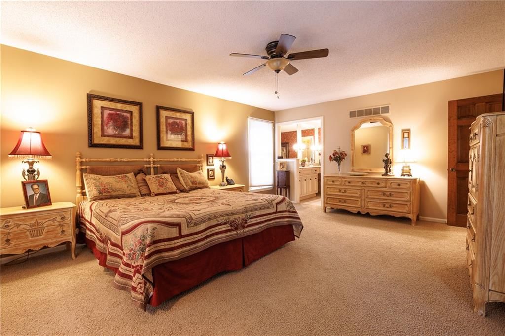 Photo 21 of 44 - 5611 NW Oak Ridge Court, Platte Woods, MO 64151
