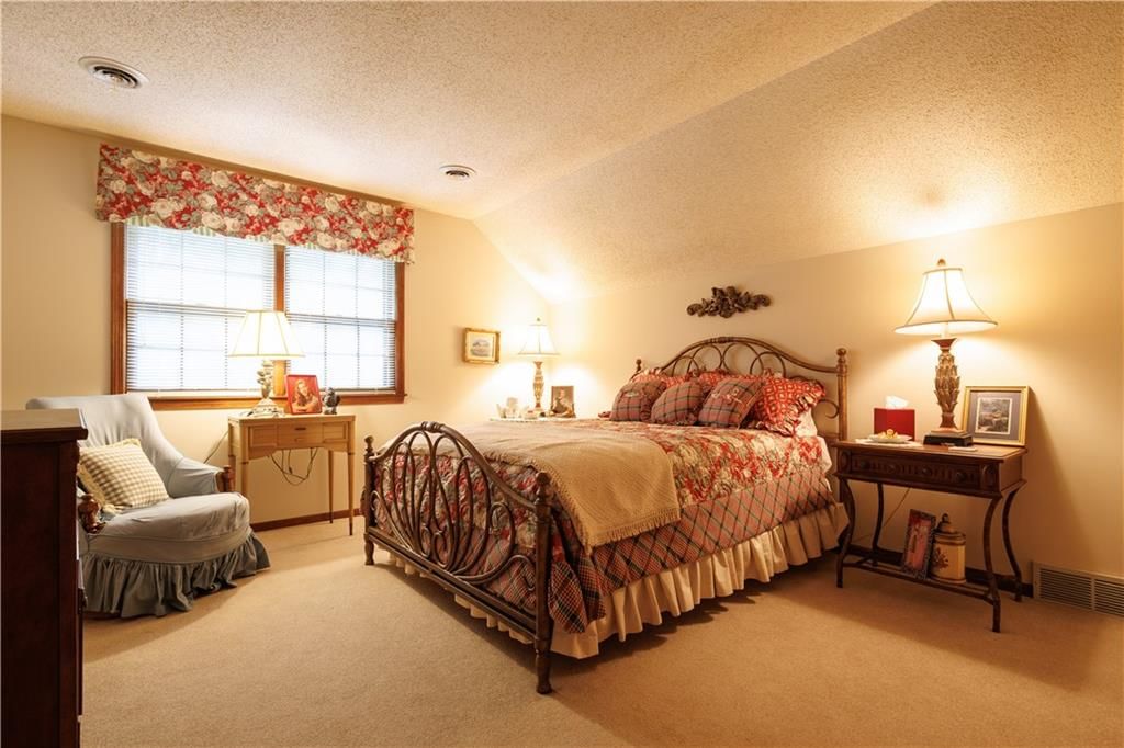 Photo 24 of 44 - 5611 NW Oak Ridge Court, Platte Woods, MO 64151