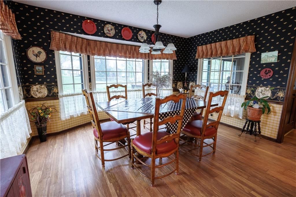 Photo 12 of 44 - 5611 NW Oak Ridge Court, Platte Woods, MO 64151