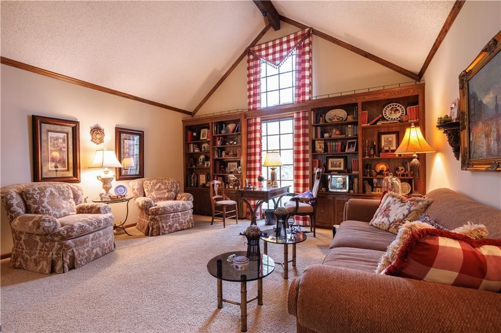 Photo 18 of 44 - 5611 NW Oak Ridge Court, Platte Woods, MO 64151