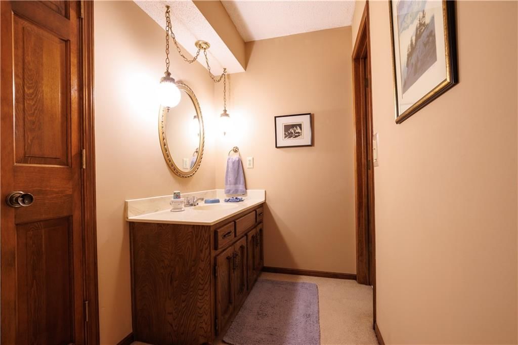 Photo 27 of 44 - 5611 NW Oak Ridge Court, Platte Woods, MO 64151