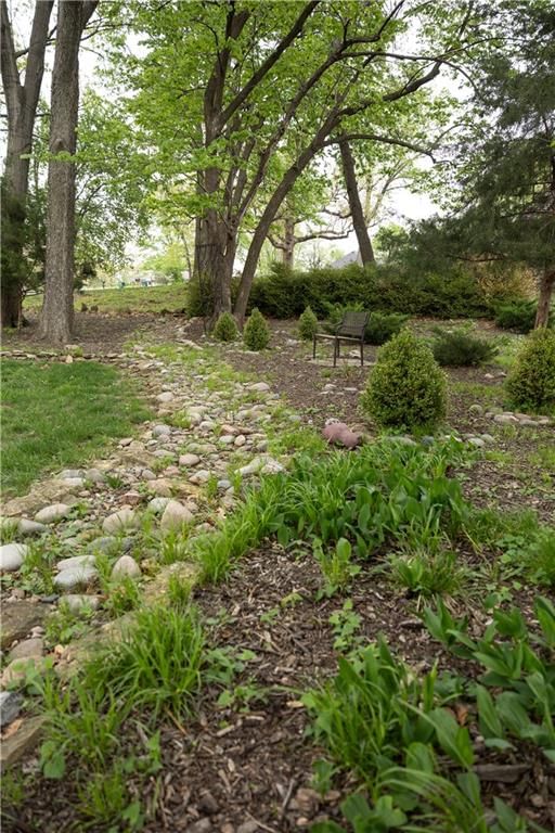 Photo 41 of 44 - 5611 NW Oak Ridge Court, Platte Woods, MO 64151