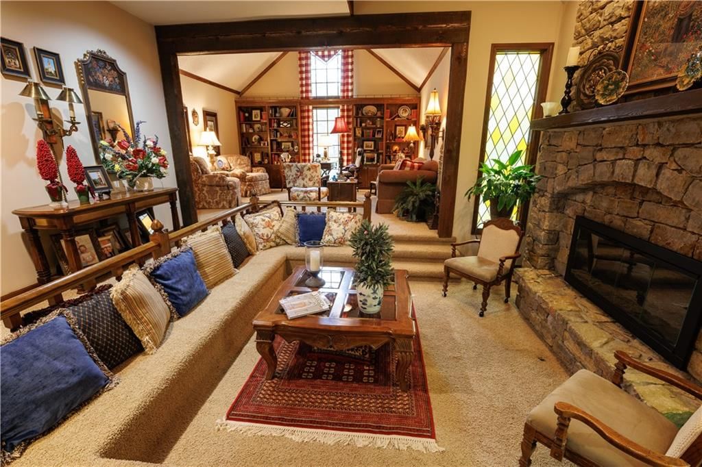 Photo 15 of 44 - 5611 NW Oak Ridge Court, Platte Woods, MO 64151