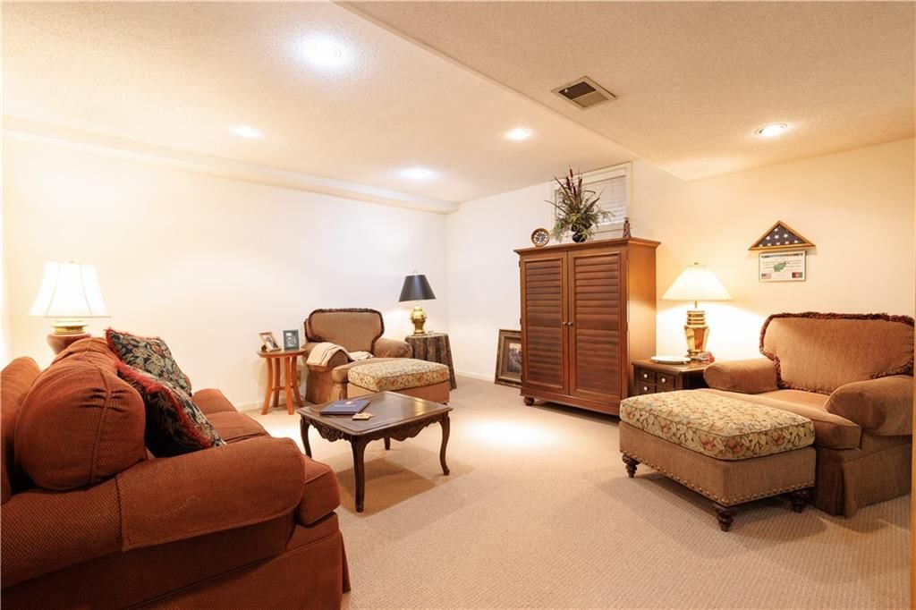 Photo 31 of 44 - 5611 NW Oak Ridge Court, Platte Woods, MO 64151