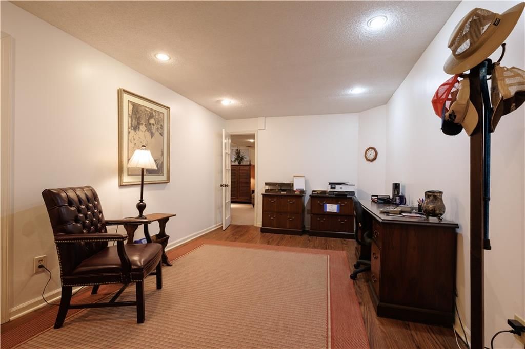 Photo 32 of 44 - 5611 NW Oak Ridge Court, Platte Woods, MO 64151
