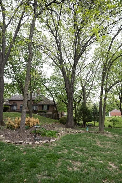 Photo 34 of 44 - 5611 NW Oak Ridge Court, Platte Woods, MO 64151