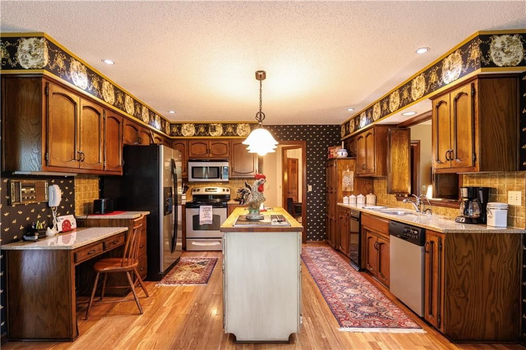 Photo 10 of 44 - 5611 NW Oak Ridge Court, Platte Woods, MO 64151