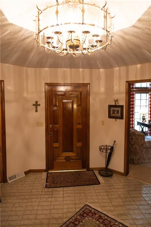Photo 6 of 44 - 5611 NW Oak Ridge Court, Platte Woods, MO 64151