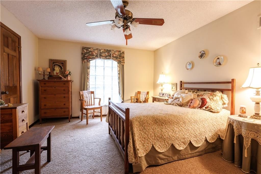 Photo 23 of 44 - 5611 NW Oak Ridge Court, Platte Woods, MO 64151