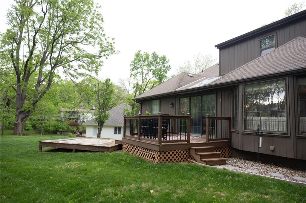Photo 38 of 44 - 5611 NW Oak Ridge Court, Platte Woods, MO 64151