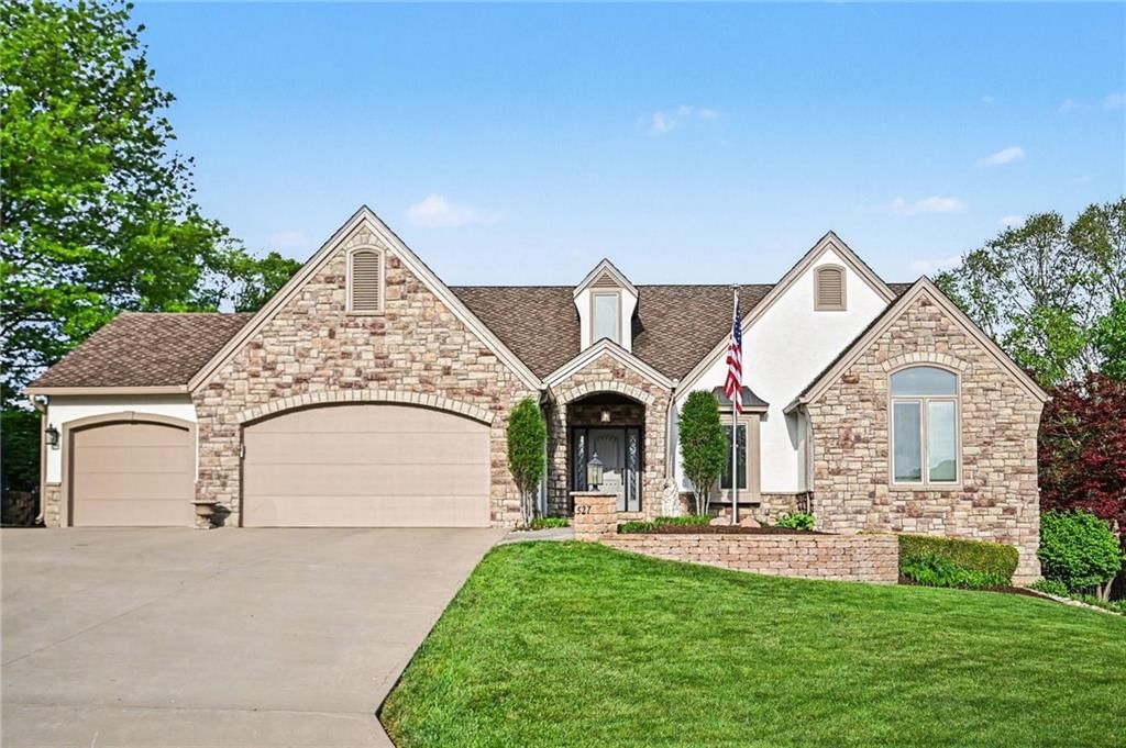 527 Canyon Drive — photo 4