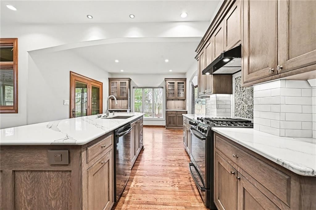 527 Canyon Drive — photo 8