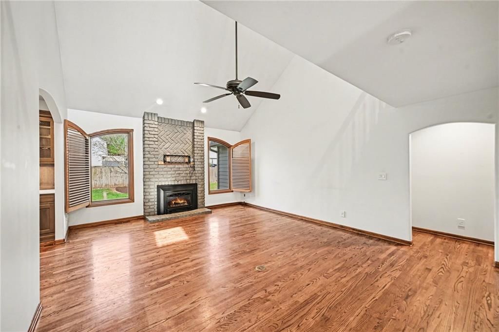 527 Canyon Drive — photo 10