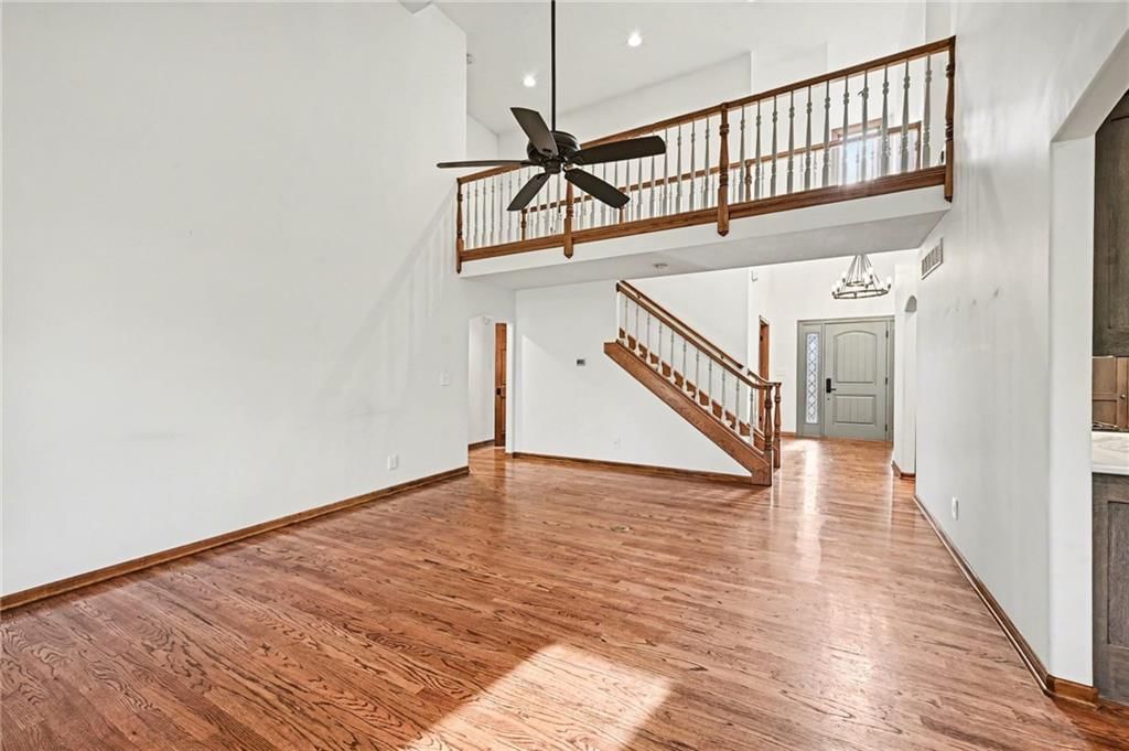 527 Canyon Drive — photo 11