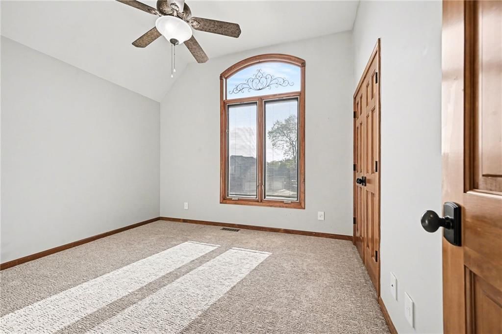 527 Canyon Drive — photo 33