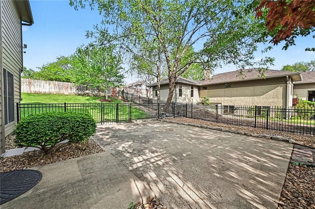527 Canyon Drive — photo 38