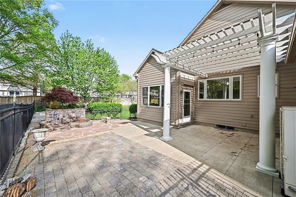 527 Canyon Drive — photo 39